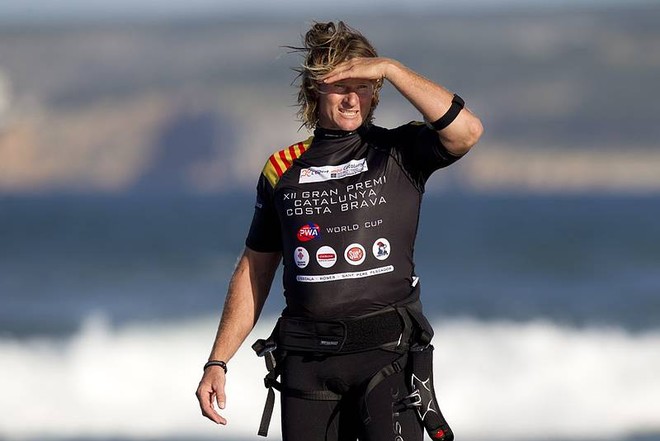 Dunky on lookout duty - 2010 Catalunya – Costa Brava (Spain) PWA Slalom World Cup ©  John Carter / PWA http://www.pwaworldtour.com